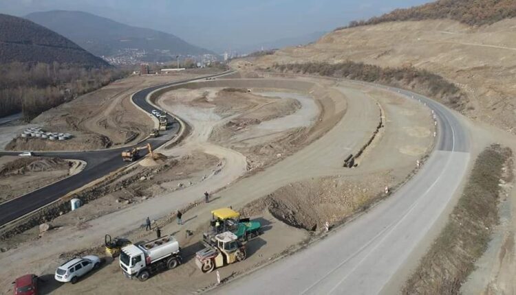 Shpresë e re për rrugën Shkup-Bllacë, Zekolli: “Ka përfunduar tenderimi!”
