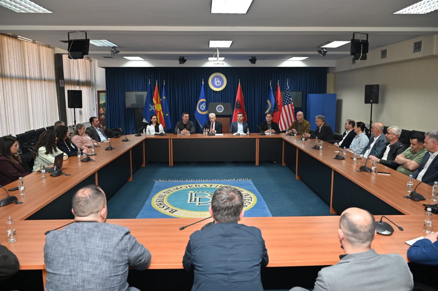 Takim i Kryesisë: Ali Ahmeti diskuton Marrëveshjen e Ohrit dhe organizimin e partisë