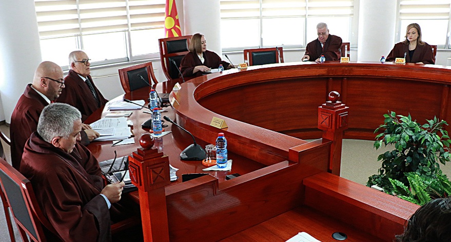 Emrat shqip, Gjykata Kushtetuese kundër “Dervish Carës” dhe “Dëshmorëve” në Tetovë!