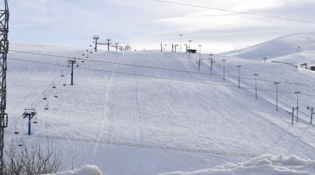 Nisin përgatitjet e shtigjeve të skijimit në Kodrën e Diellit