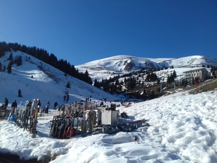 Kodra e Diellit me sasinë më të madhe të borës dhe temperaturat më të ulëta