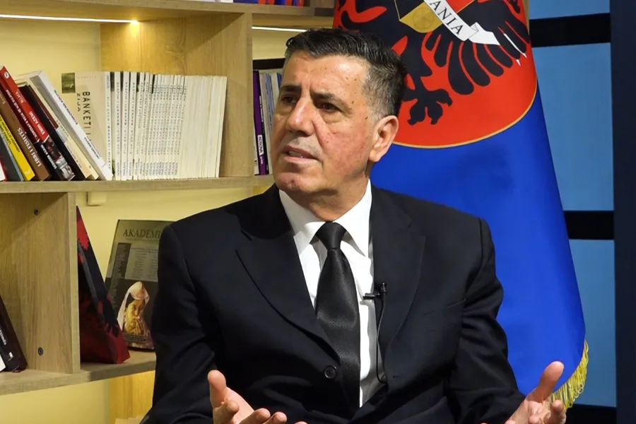 Haziri akuzon Kurtin: Synon pushtet absolut përmes zgjedhjeve