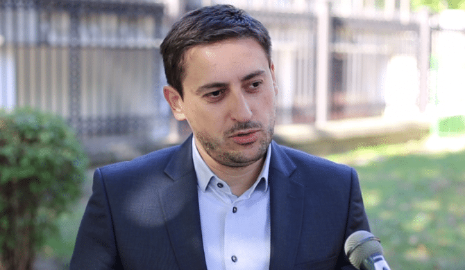 Bogoevski: “Këtu është Maqedoni dhe testet zyrtare jepen maqedonisht, shqip në Shqipëri!”