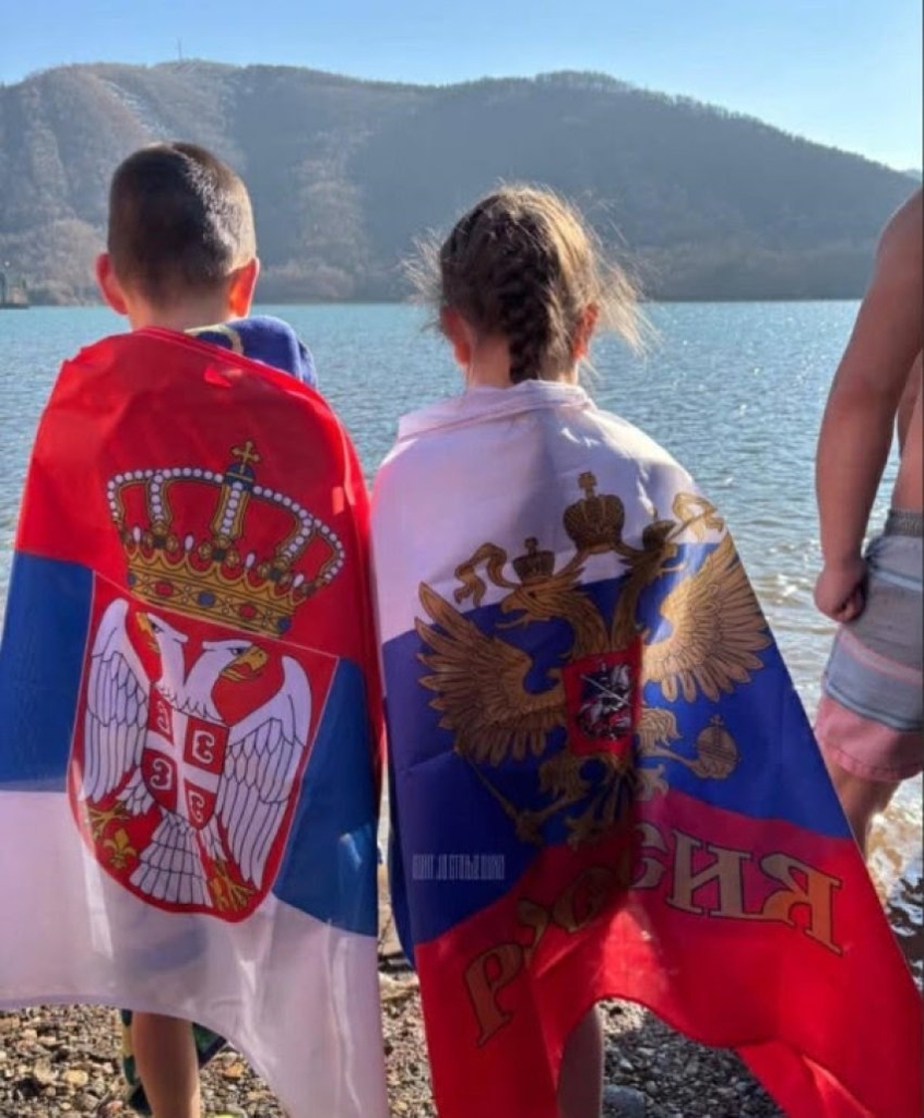 Festë fetare apo provokim? Flamujt rusë trazojnë Ujmanin