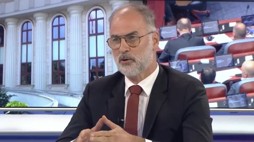 Administratorët shqiptarë rikthehen në punë, por Ivan Stoilković i suspendon sërish