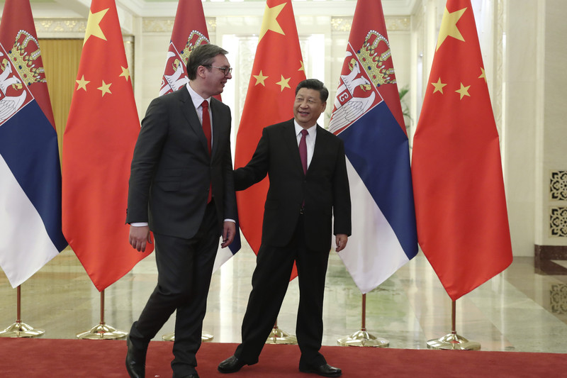 Marrëdhëniet Pekin-Beograd forcohen, Xi dekoron Vuçiqin