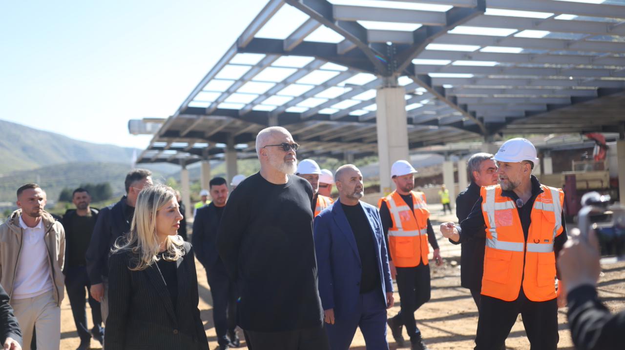 Edi Rama inspekton “Parkun Retro” në Bulqizë: Mesazh për gratë, “janë flori”