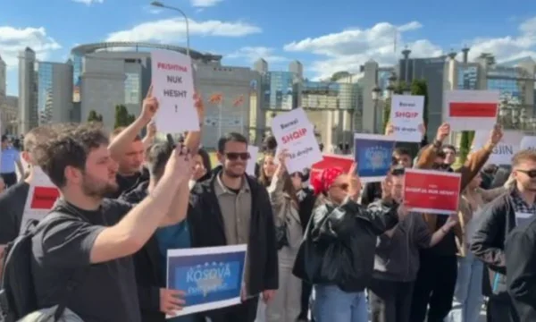 Protesta masive në Shkup, policia arreston tre studentë shqiptarë